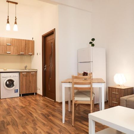 Ultracentral Apartament With Balcony - Old Town Bucarest Esterno foto