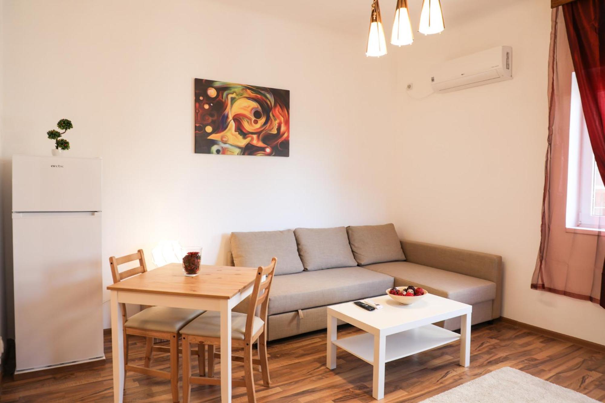 Ultracentral Apartament With Balcony - Old Town Bucarest Esterno foto