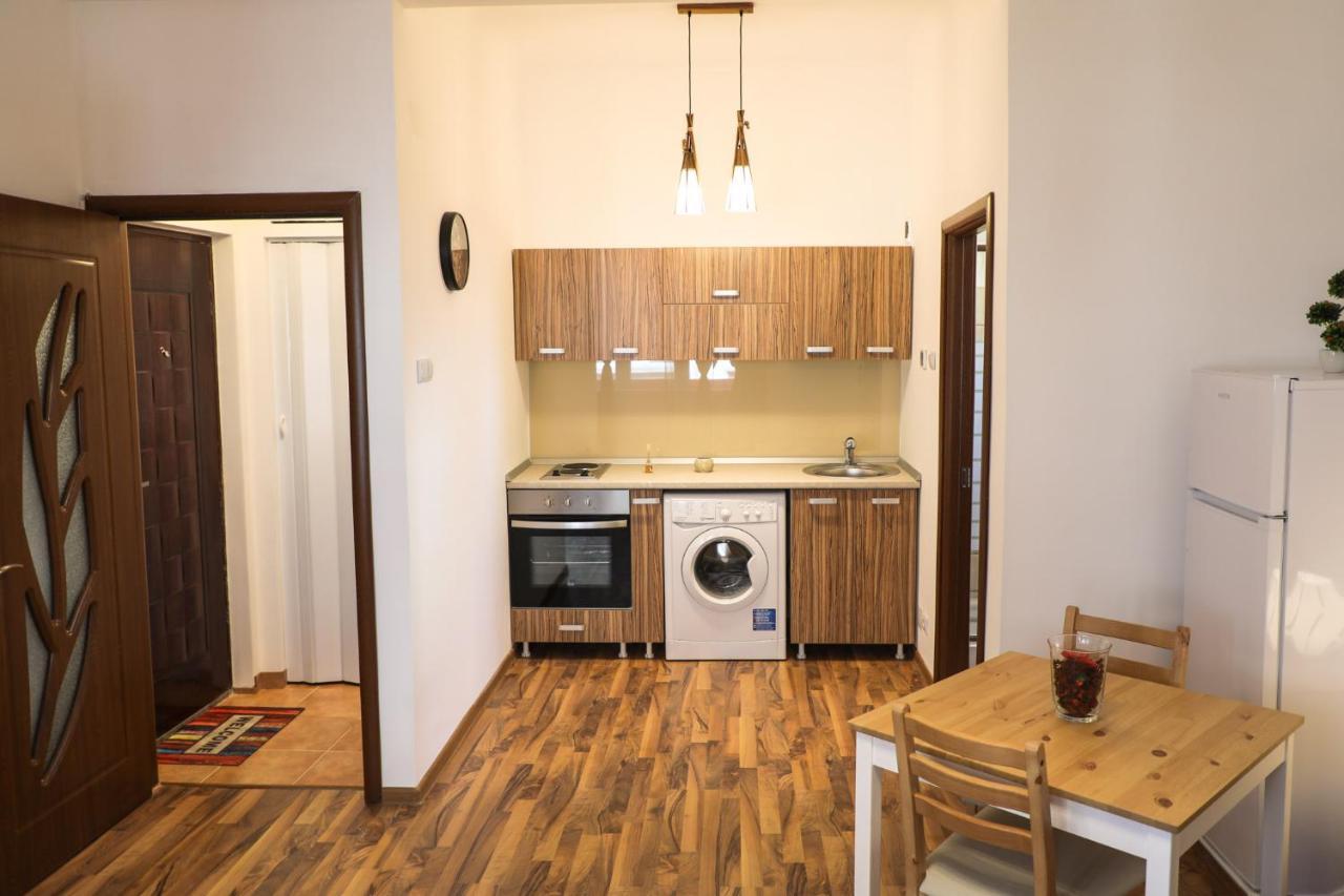 Ultracentral Apartament With Balcony - Old Town Bucarest Esterno foto