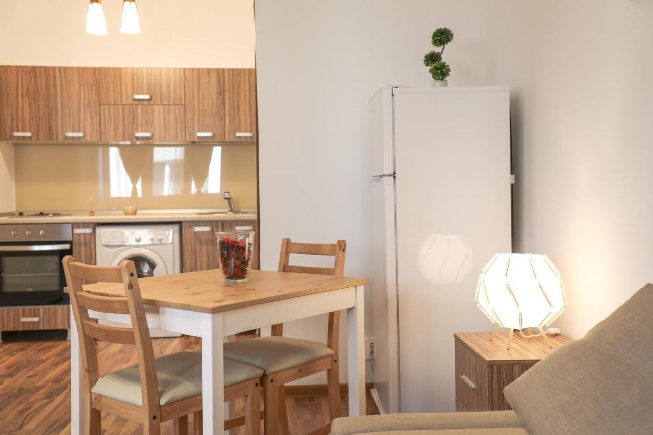 Ultracentral Apartament With Balcony - Old Town Bucarest Esterno foto