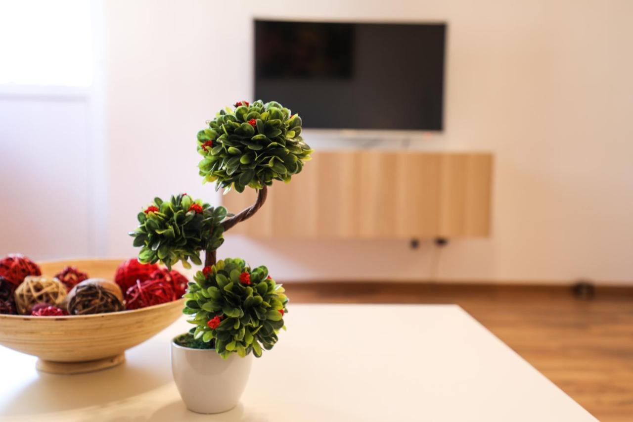 Ultracentral Apartament With Balcony - Old Town Bucarest Esterno foto