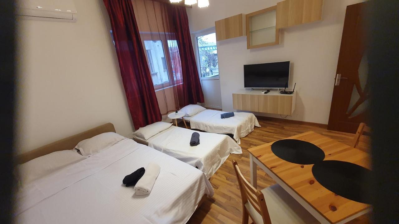 Ultracentral Apartament With Balcony - Old Town Bucarest Esterno foto